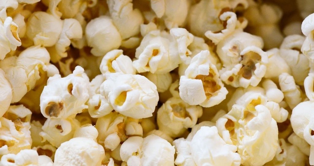 День попкорна
