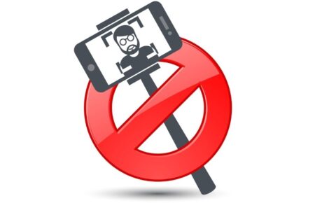 Den bez selfi 2