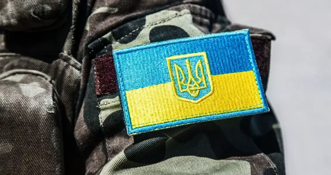 https://daytoday.ua/wp-content/uploads/2021/03/viyskovyy-shevron-ukraina.jpg?ezimgfmt=ng%3Awebp%2Fngcb1%2Frs%3Adevice%2Frscb1-1