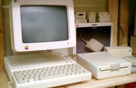 День персонального комп'ютера Apple II