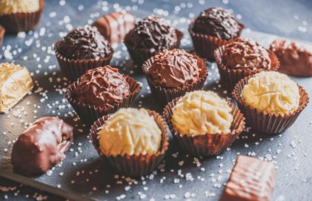 День шоколадних цукерок (National Chocolate Candy Day)