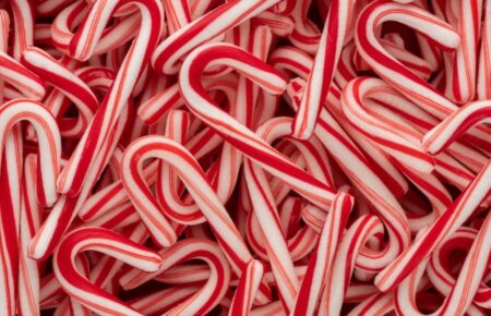 День цукерки тростинки (​National Candy Cane Day)
