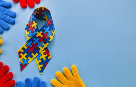 День розповсюдження інформації про аутизм серед дорослих