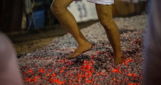 Міжнародний день ходіння по вогню