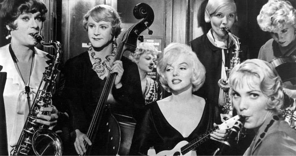 Мерілін Монро у фільмі «У джазі тільки дівчата» грає на укулеле