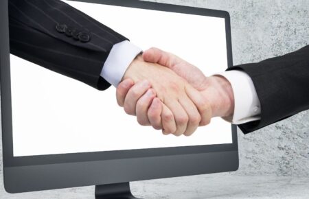 День віртуальних обіймів для віртуального асистента