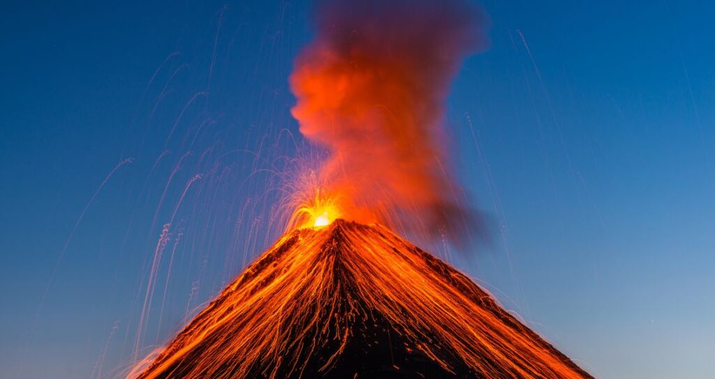 Виверження вулкана Фуего