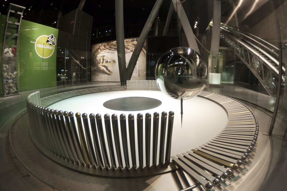 Foucault pendulums in CosmoCaixa Barcelona